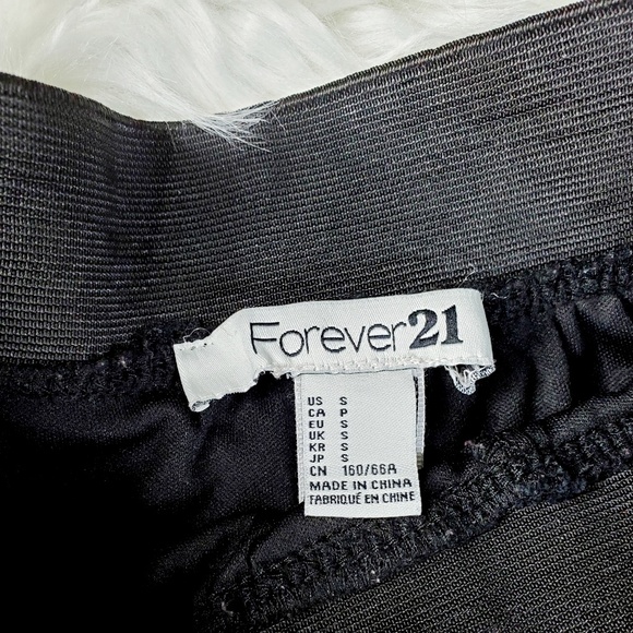 Shorts - Picture 2 of 4